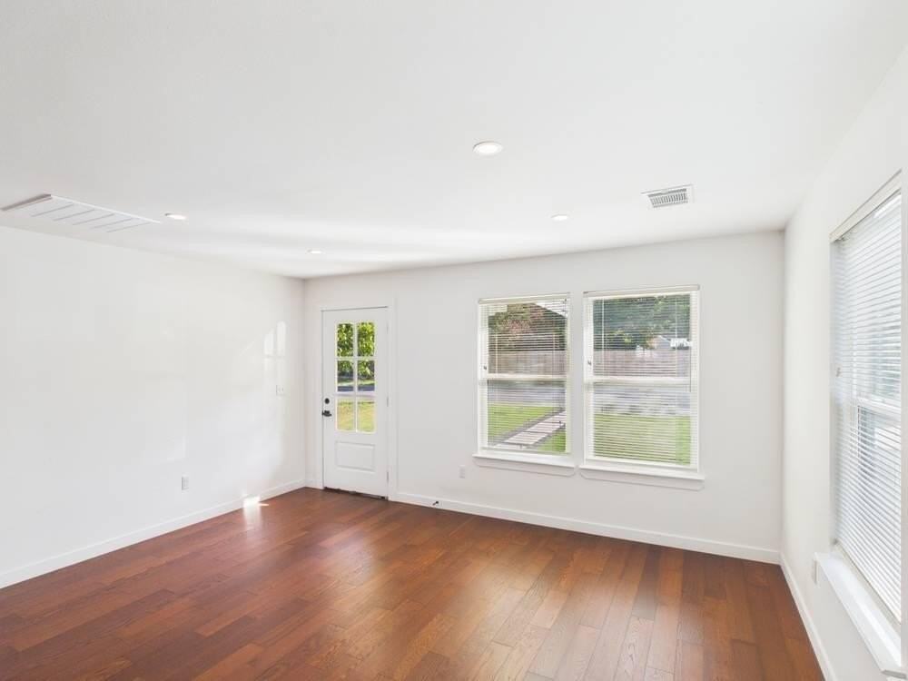 313 Fulton St - Photo 5 of 21