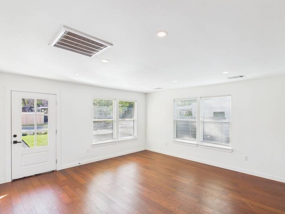 313 Fulton St - Photo 6 of 21