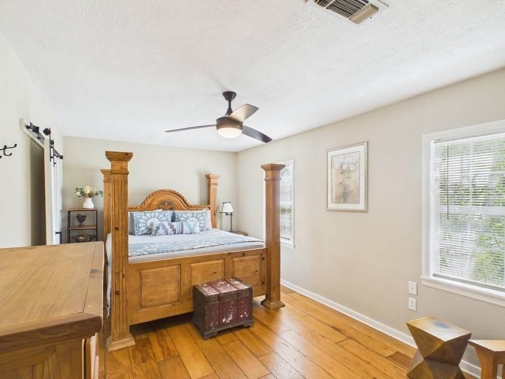 510 S Olive St - Photo 4 of 29