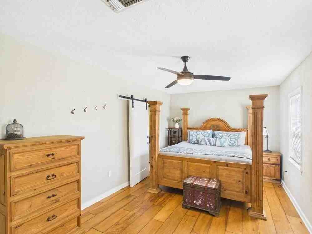 510 S Olive St - Photo 5 of 29