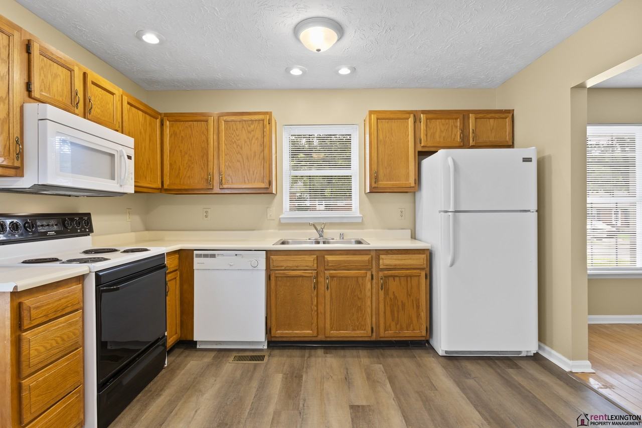 531 Bell Place Dr #1 - Photo 3 of 26