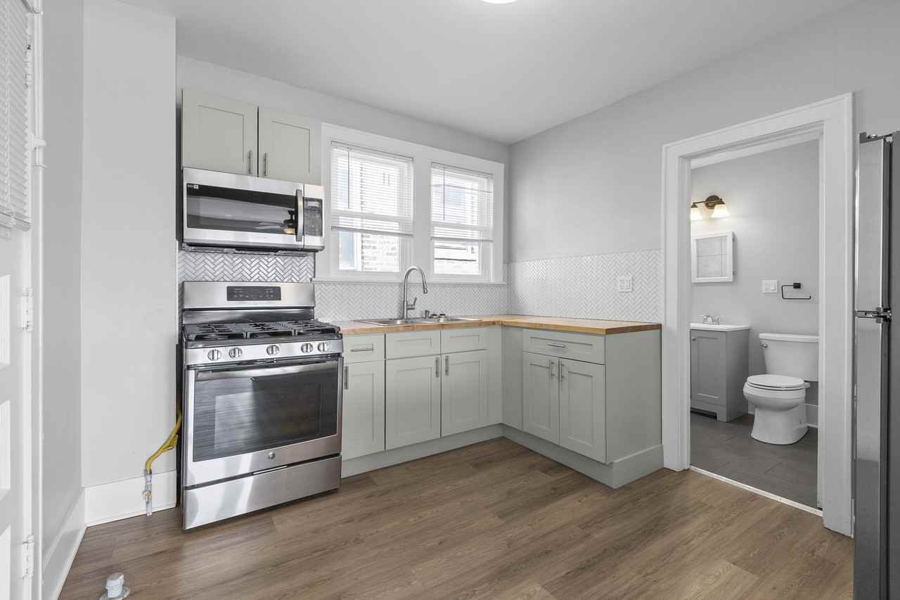 3222 W Grace St #1E - Photo 3 of 10