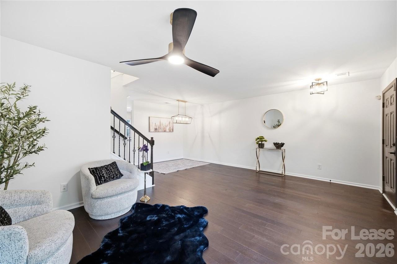 6105 Warrior Ave - Photo 3 of 31