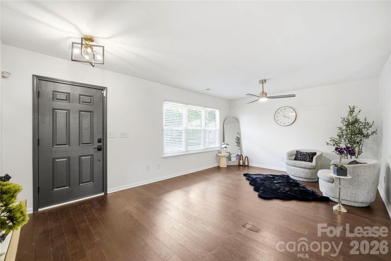 6105 Warrior Ave - Photo 4 of 31