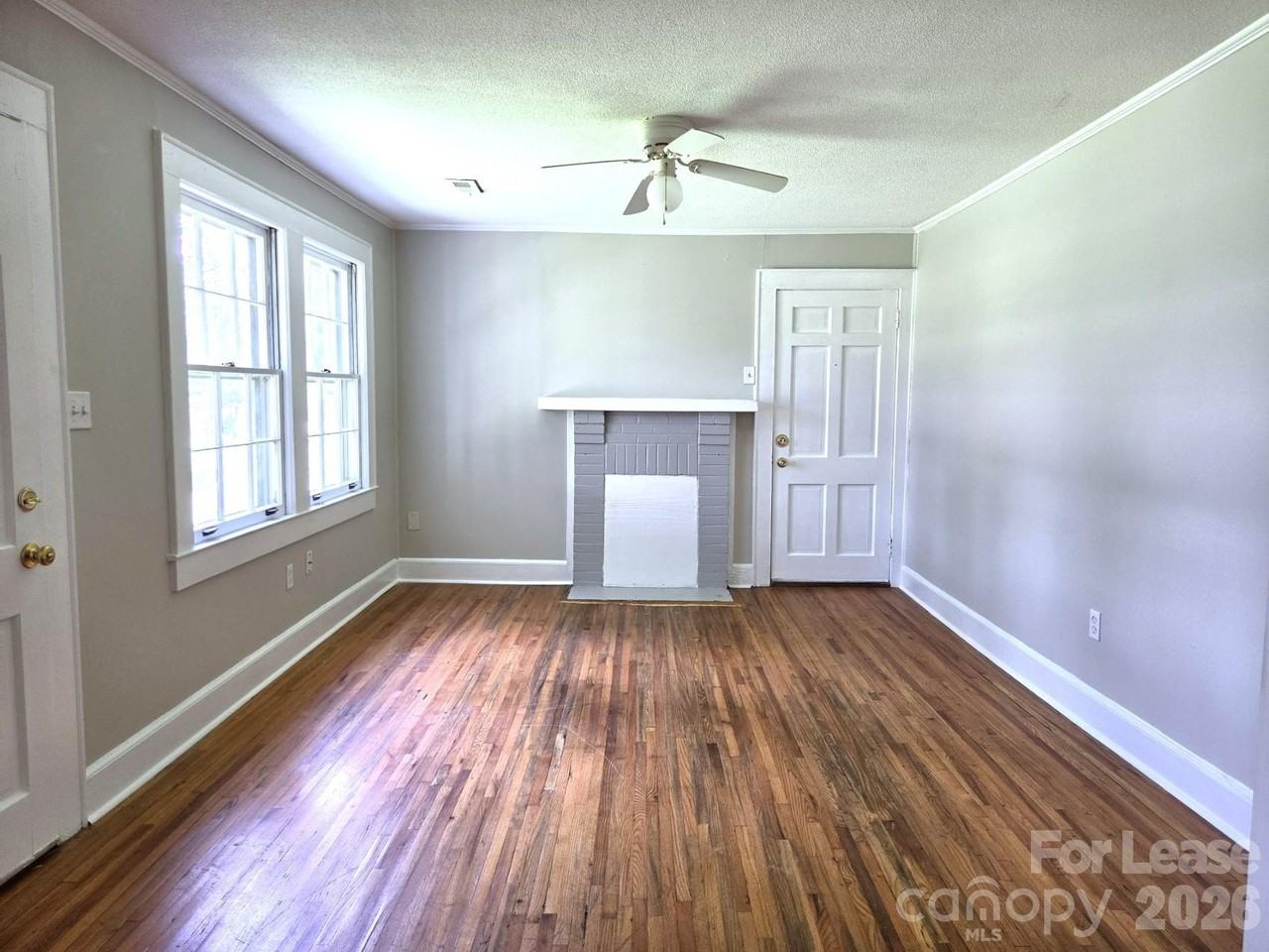 244 Dakota St - Photo 2 of 9