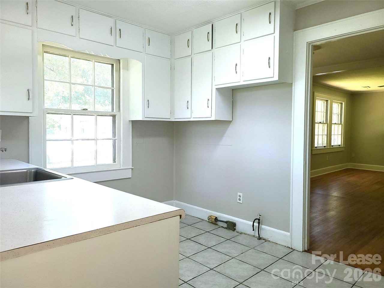 244 Dakota St - Photo 4 of 9