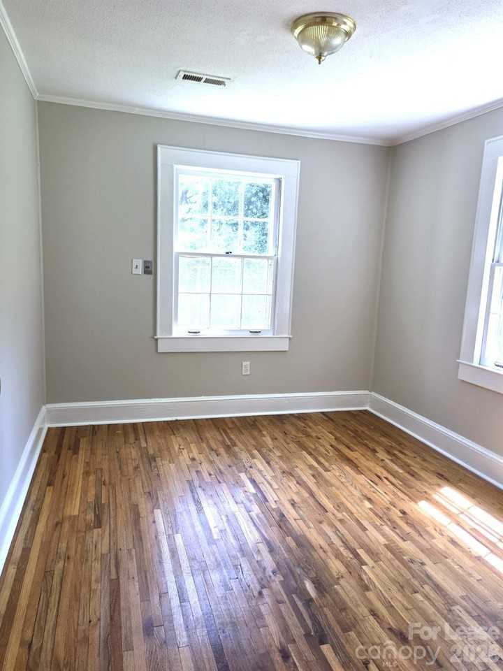 244 Dakota St - Photo 5 of 9