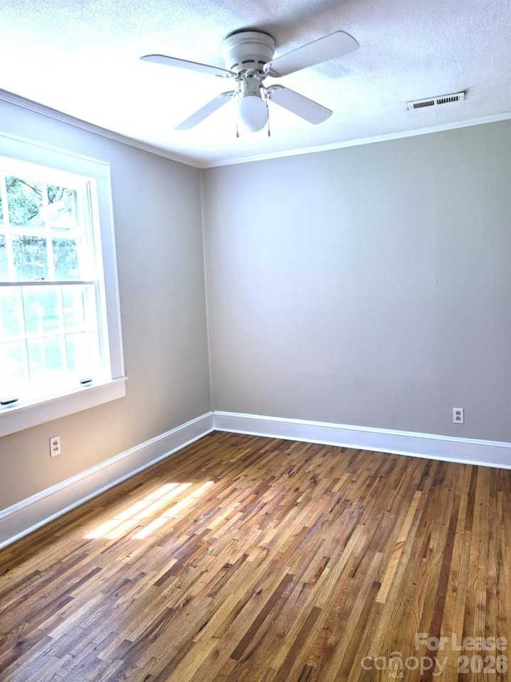 244 Dakota St - Photo 6 of 9