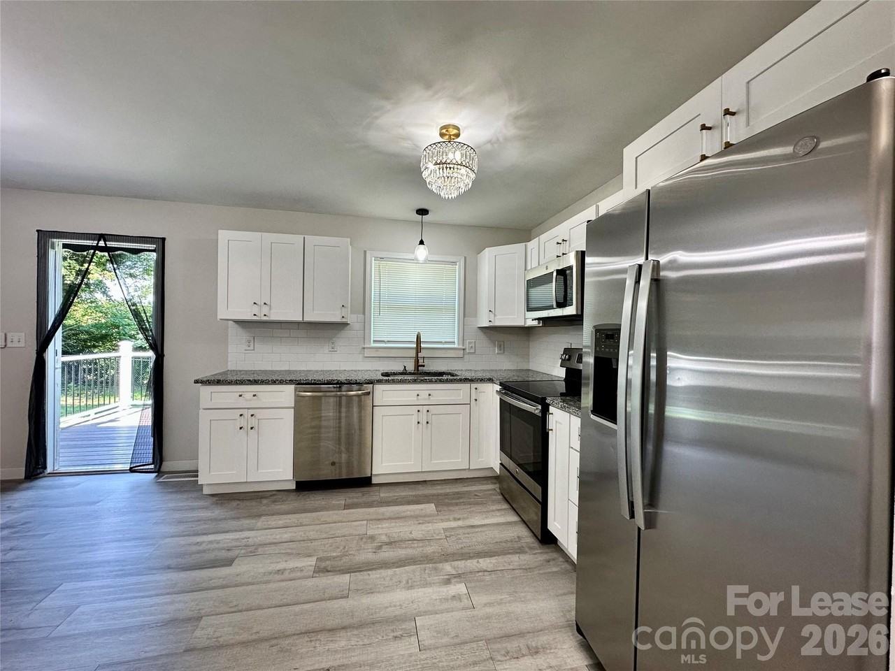 811 Kennedy St - Photo 5 of 23