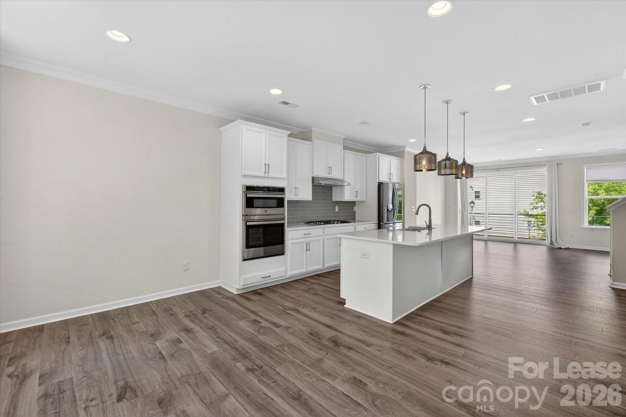 13018 Simoneaux Ln - Photo 6 of 33