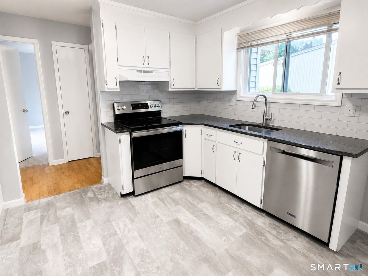501 Summer Hill Dr #501 - Photo 4 of 28