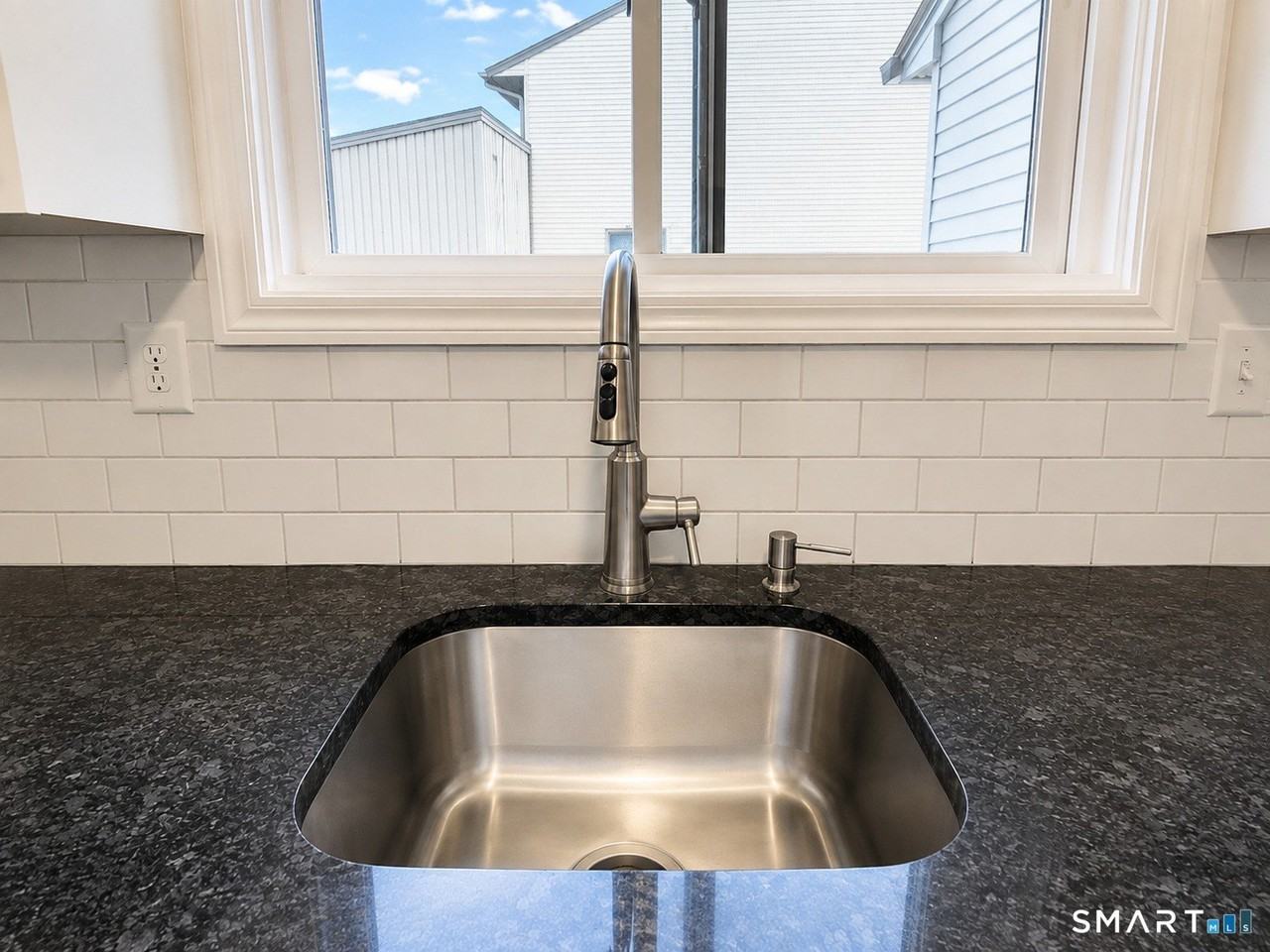 501 Summer Hill Dr #501 - Photo 7 of 28