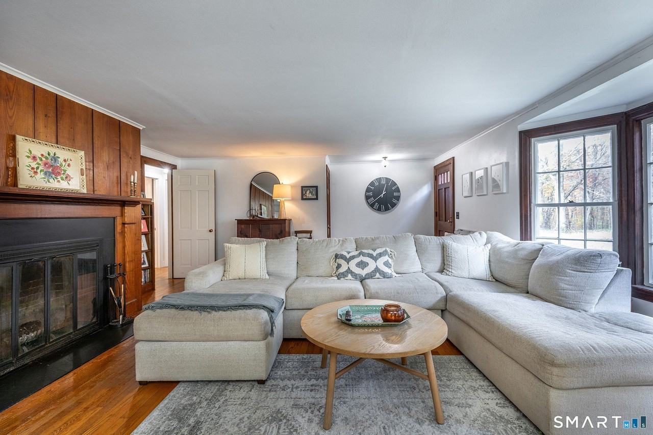 255 Woodbury Rd - Photo 2 of 22
