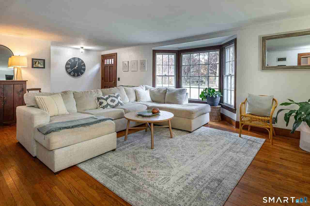 255 Woodbury Rd - Photo 3 of 22