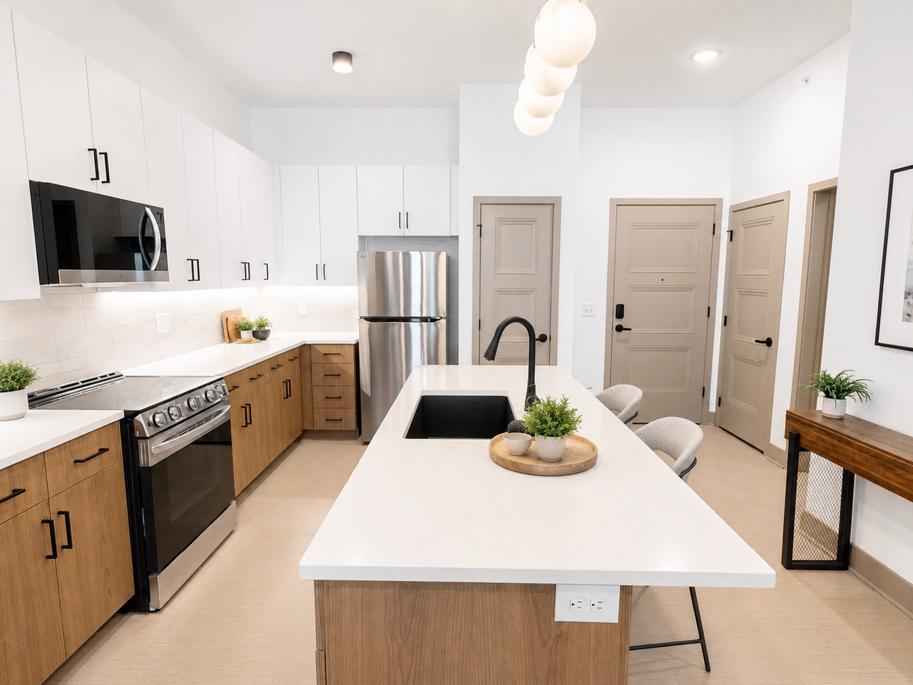 120 On Oak Luxury Apartments - Photo 3 of 18