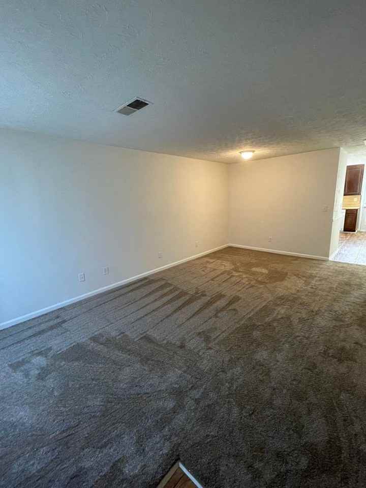 8846 W Hills Ct - Photo 3 of 12