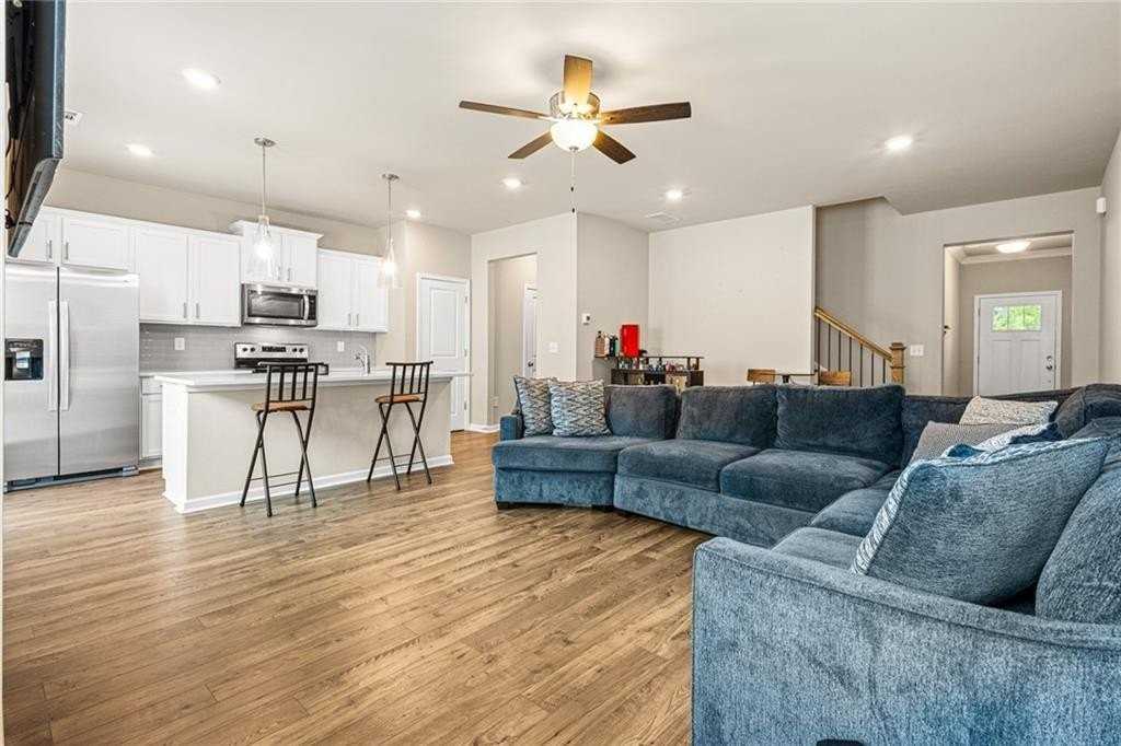 1135 Elyse Ln - Photo 5 of 26