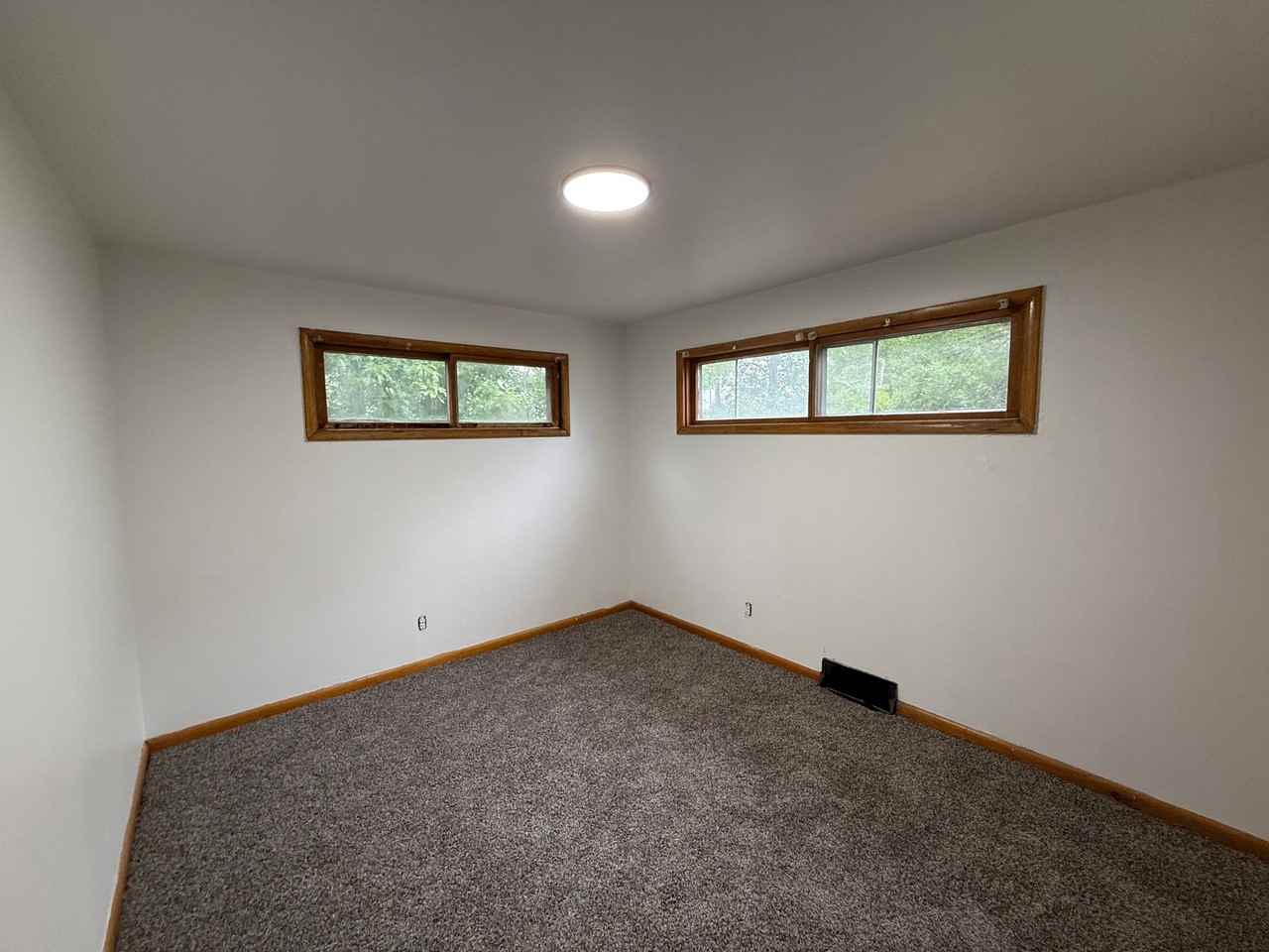 104 36th Ave Se - Photo 4 of 6