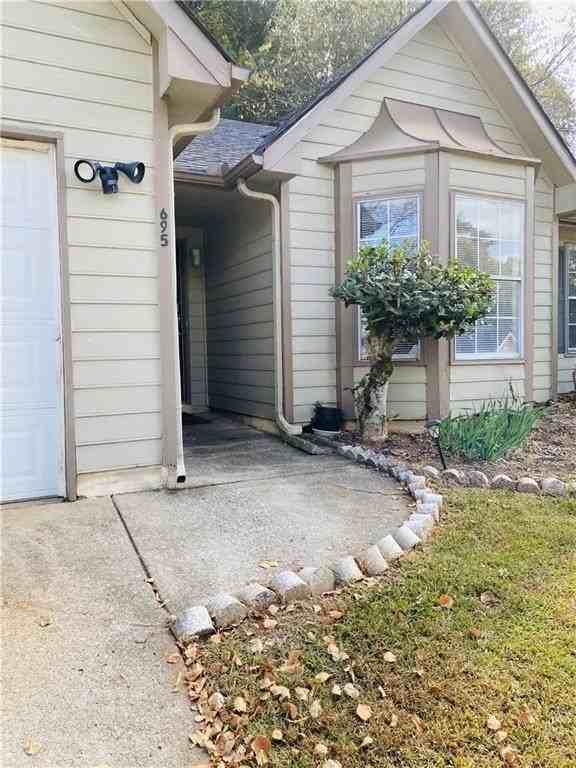 695 Paris Dr - Photo 2 of 17