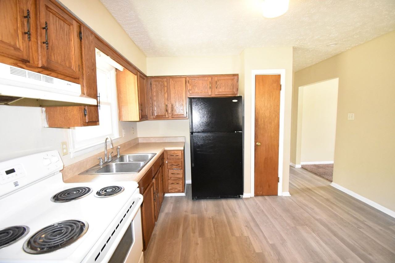 3200 Teakwood Ct - Photo 4 of 18