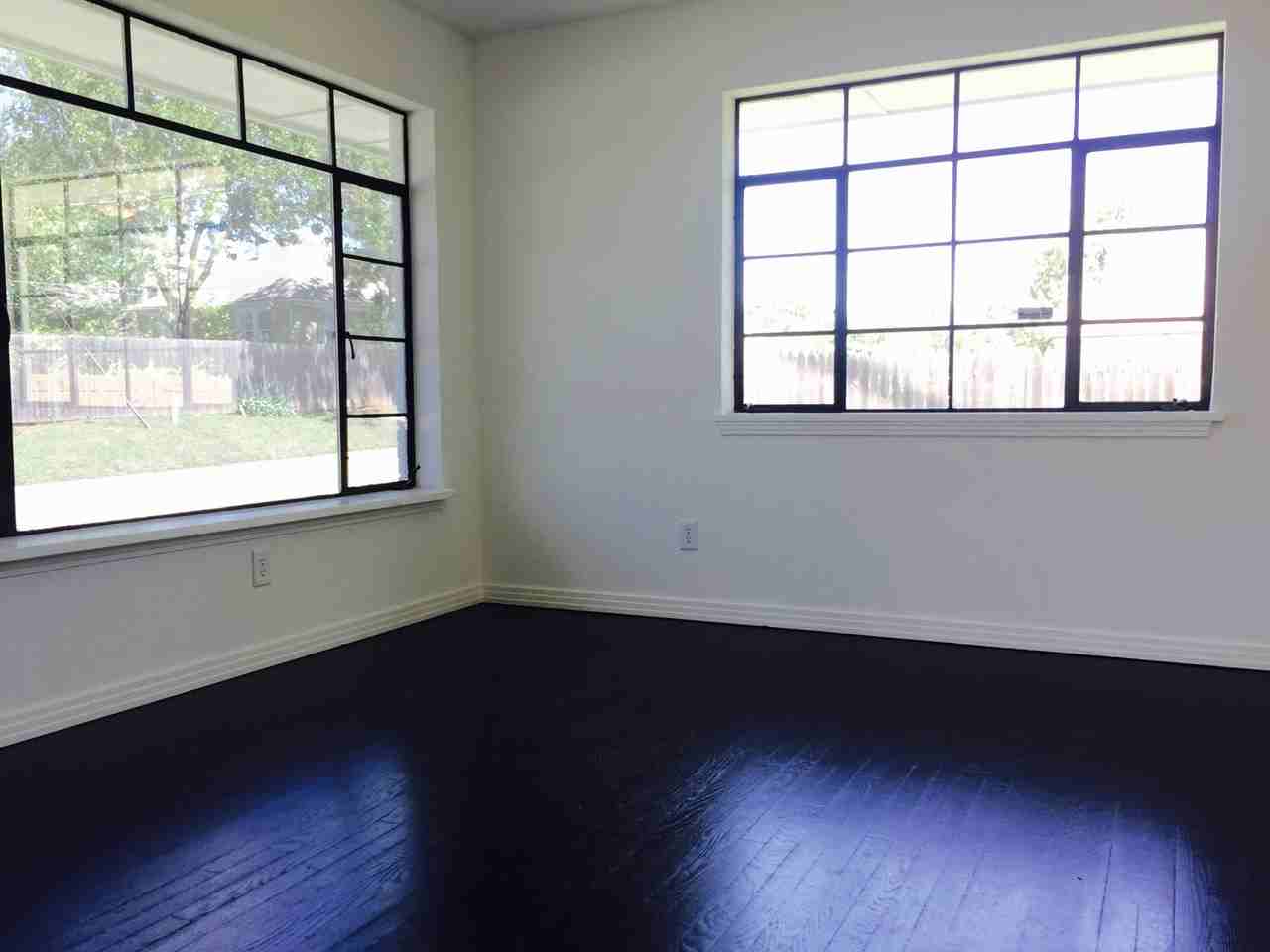 4808 N Francis Ave - Photo 2 of 8