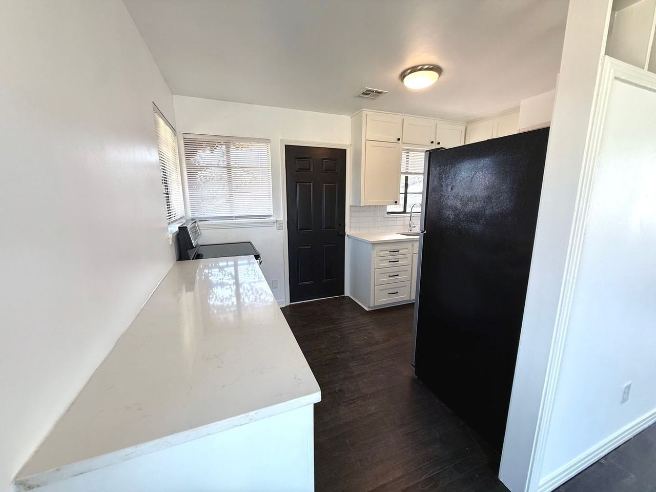 4808 N Francis Ave - Photo 3 of 8