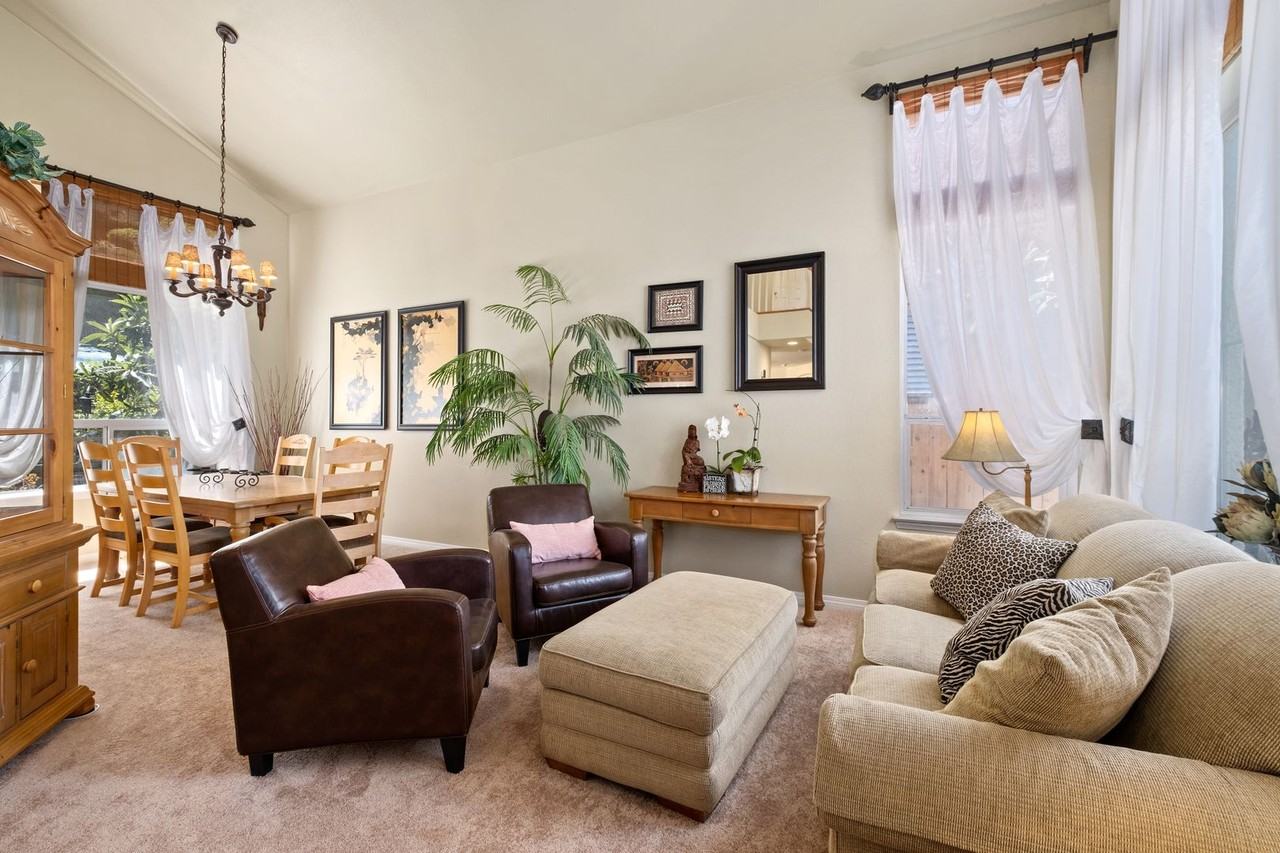 22 Solitaire Ln - Photo 3 of 31