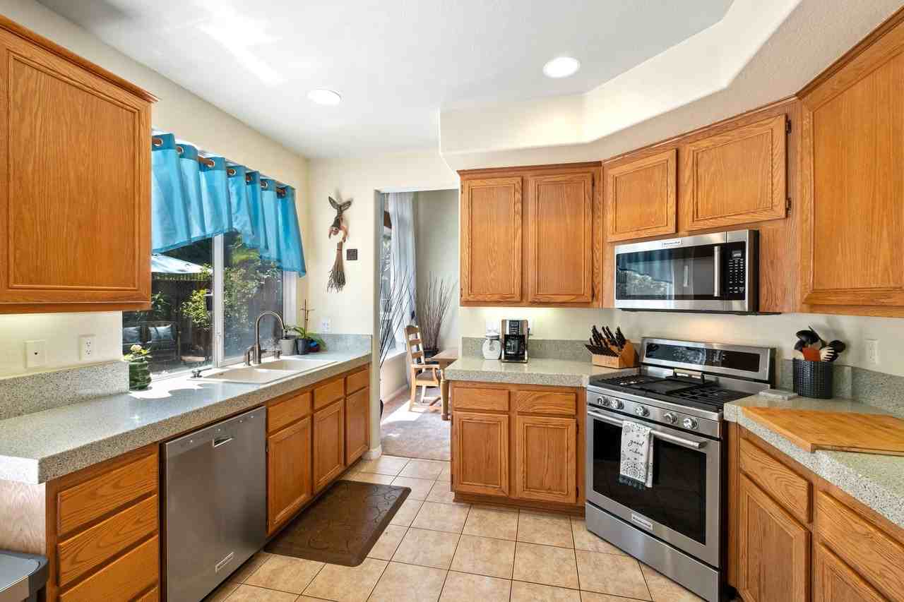 22 Solitaire Ln - Photo 6 of 31