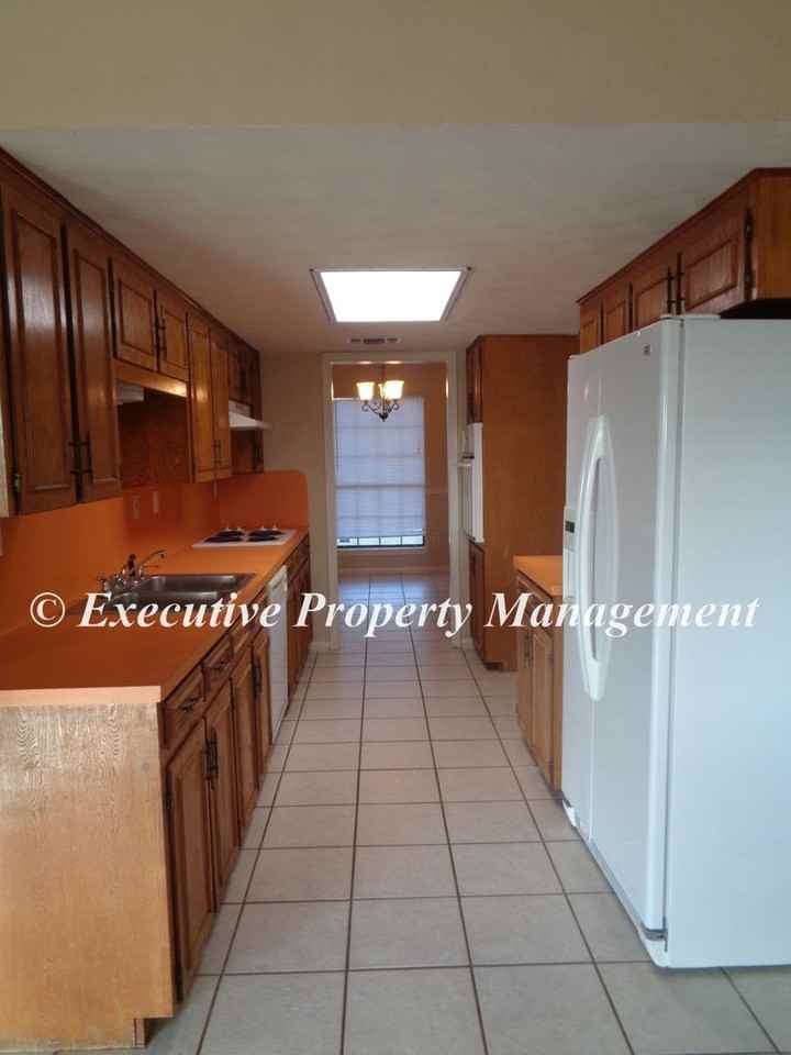 1505 Hillside St - Photo 6 of 11