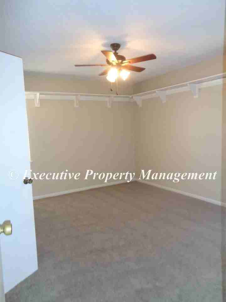 1505 Hillside St - Photo 7 of 11