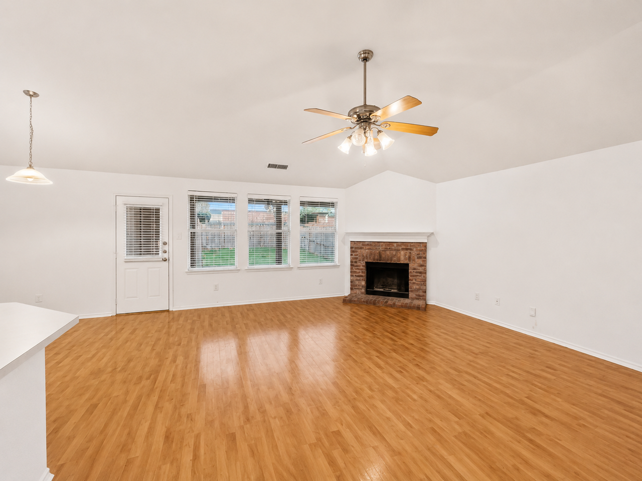 3320 Truman St - Photo 4 of 36