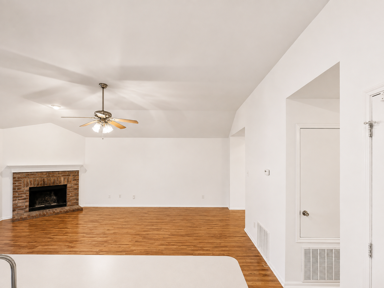 3320 Truman St - Photo 6 of 36