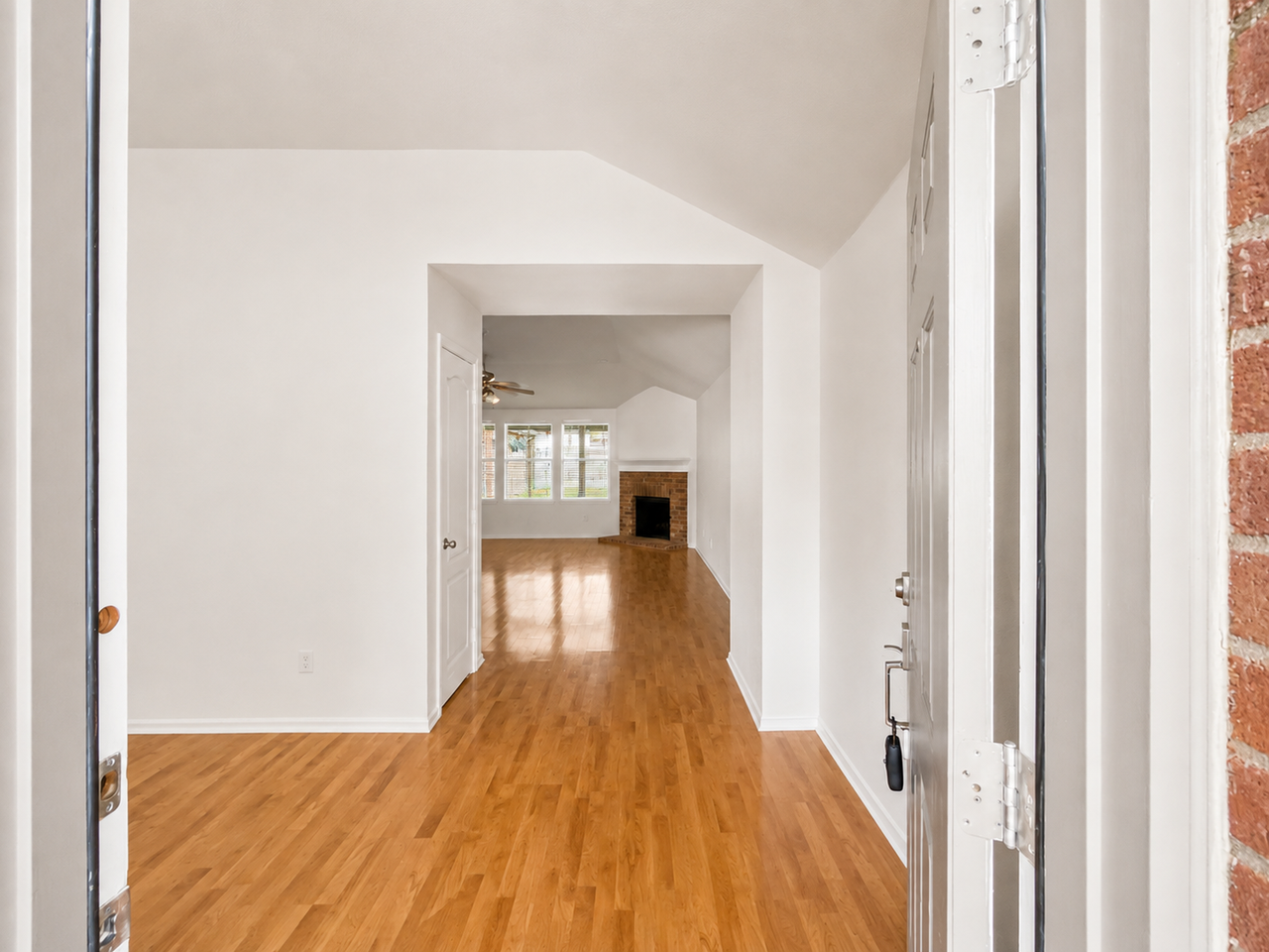 3320 Truman St - Photo 7 of 36