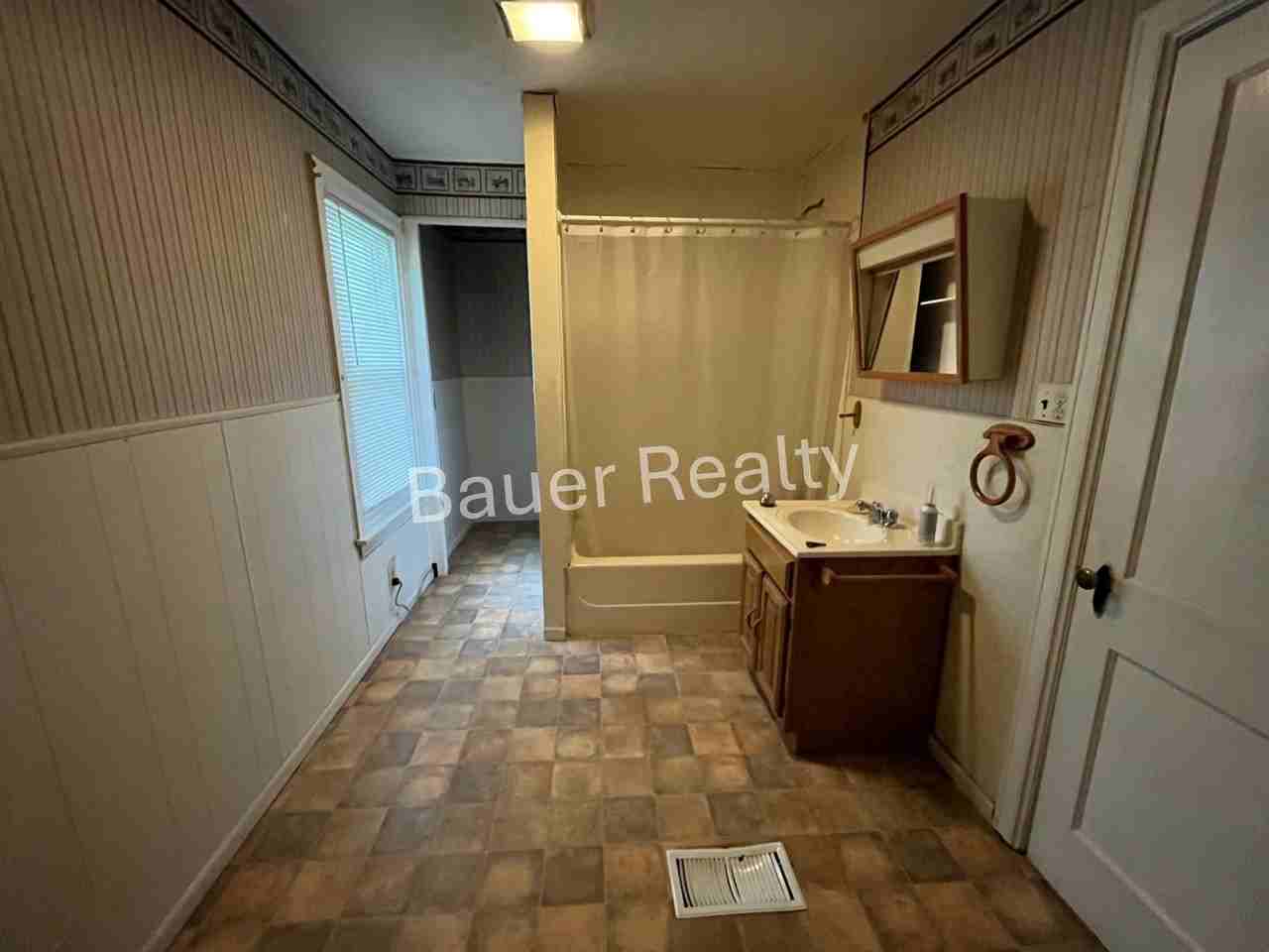 912 Grove Ave - Photo 7 of 14