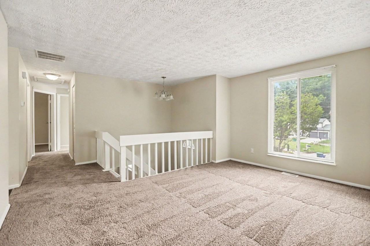 1380 Muirfield Dr - Photo 2 of 18