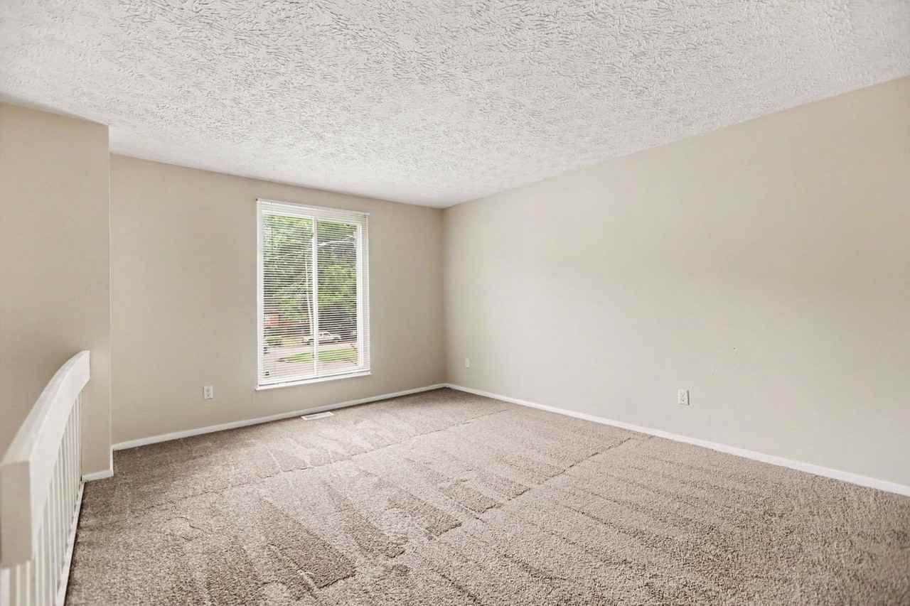 1380 Muirfield Dr - Photo 3 of 18
