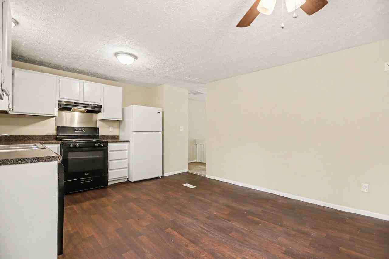 1380 Muirfield Dr - Photo 5 of 18