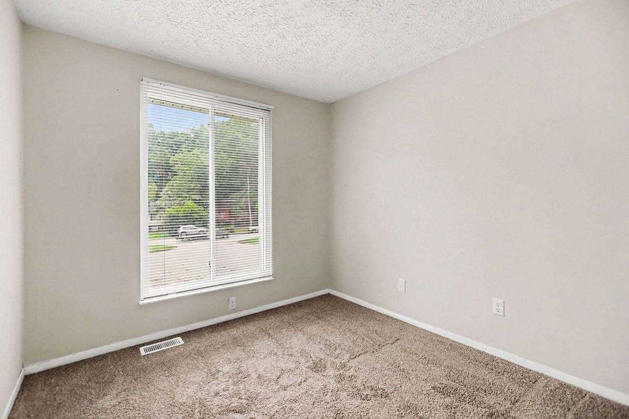 1380 Muirfield Dr - Photo 7 of 18
