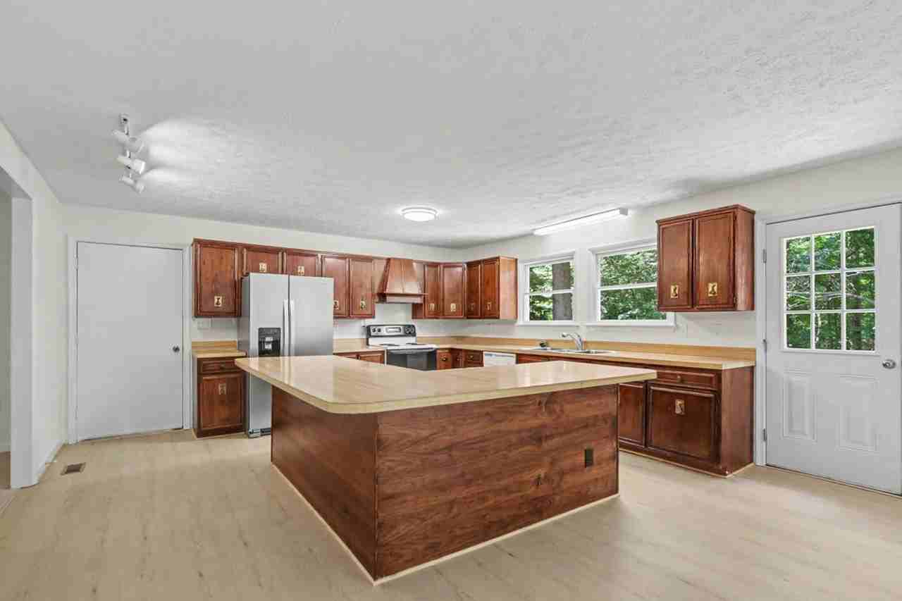 151 Country Club Dr - Photo 2 of 38