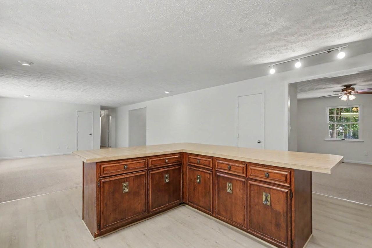 151 Country Club Dr - Photo 5 of 38