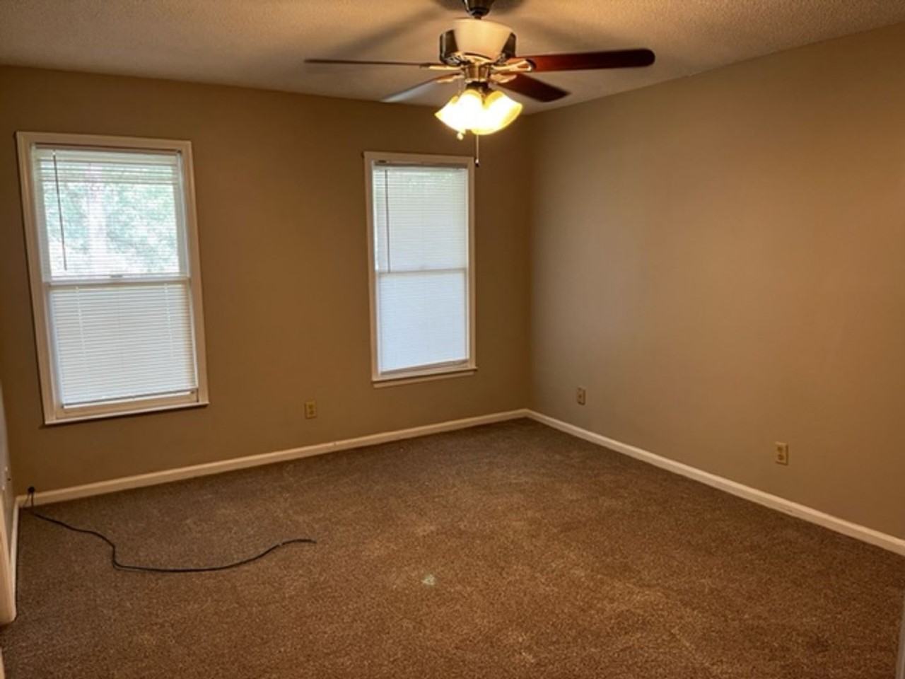 190 Webb Dr - Photo 5 of 11
