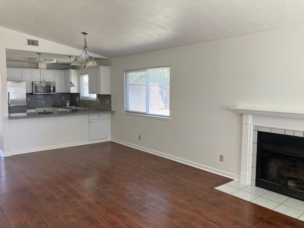 825 Muscat Way - Photo 2 of 10