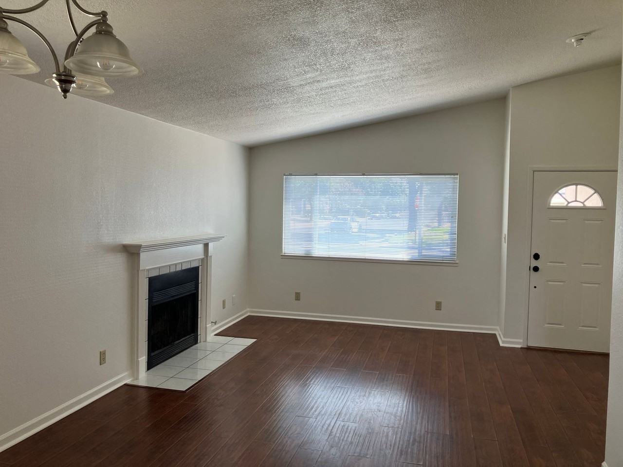 825 Muscat Way - Photo 3 of 10