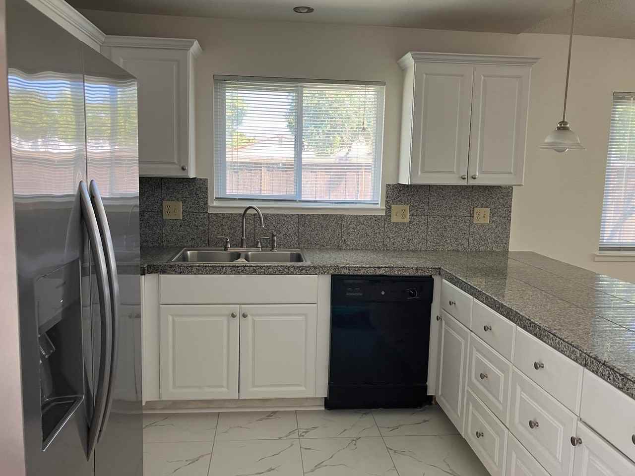 825 Muscat Way - Photo 4 of 10