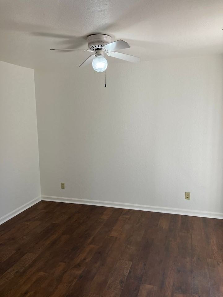 825 Muscat Way - Photo 5 of 10