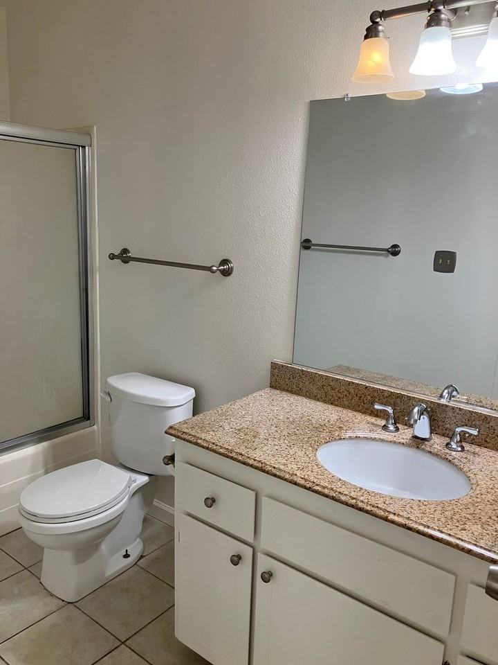 825 Muscat Way - Photo 7 of 10