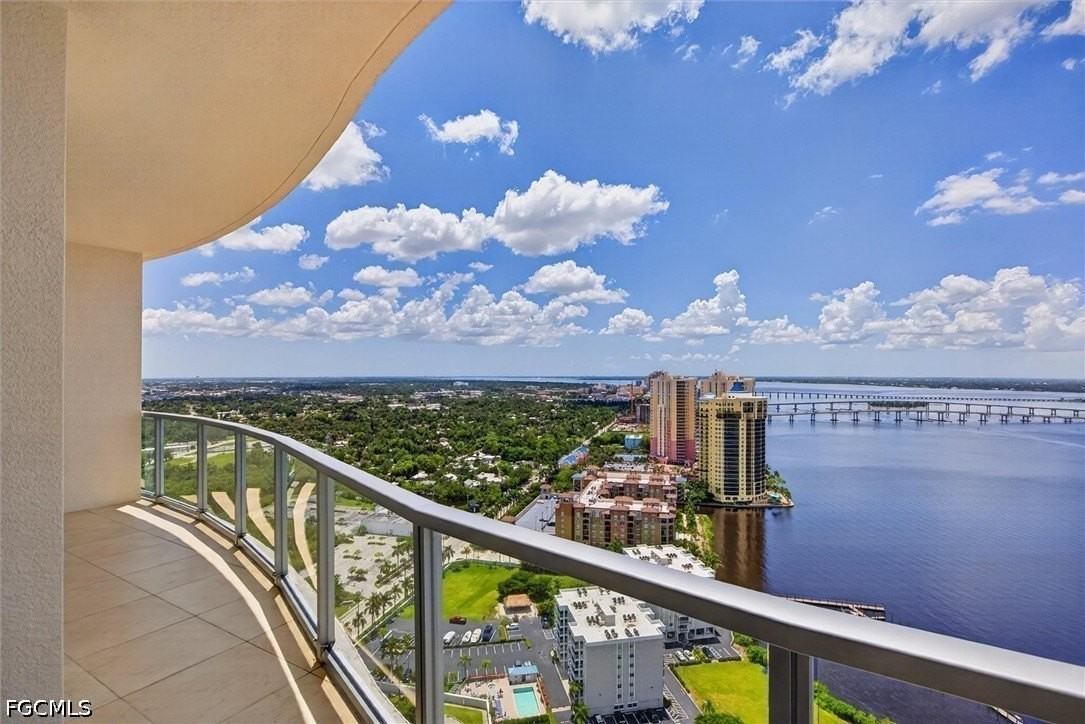 3000 Oasis Grand Blvd #MPH3 - Photo 5 of 43