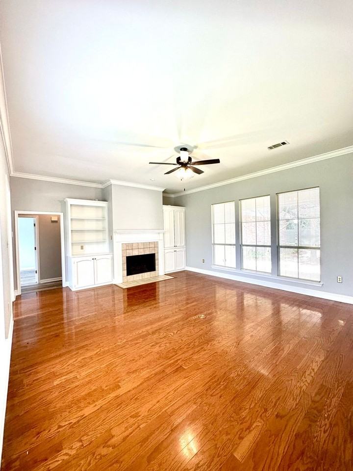 11821 Thornberry Ln - Photo 7 of 33