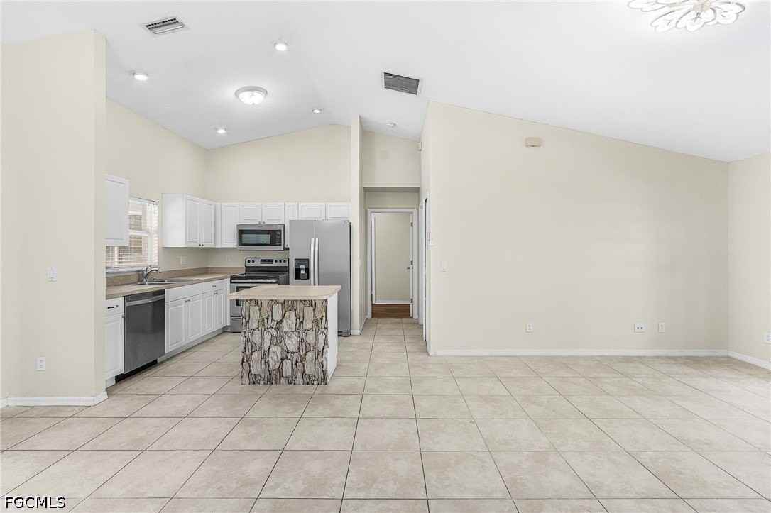 5215 Sw 16th Pl - Photo 5 of 26