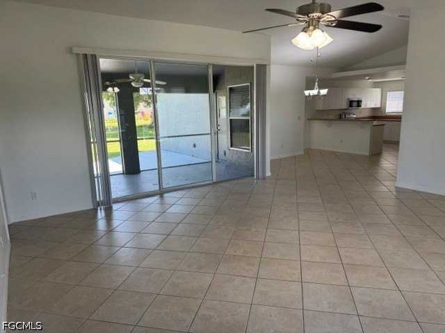 33 Nw 25th St - Photo 3 of 31